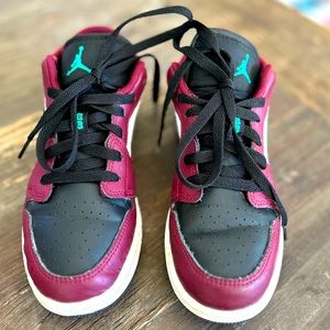 👟 Authentic Air Jordan 1 Low SE GS in Dark Beetroot!!